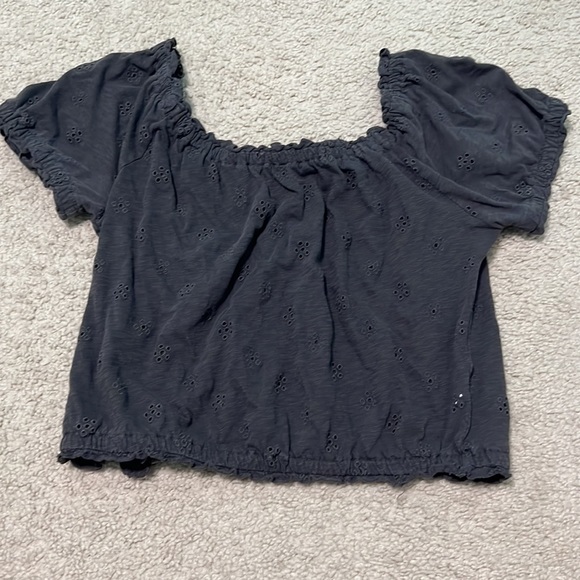 gray top with flower designs - Picture 2 of 2